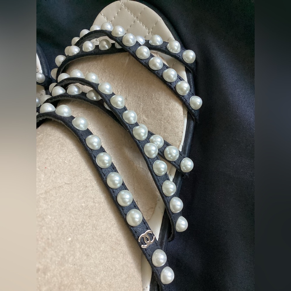 Chanel Black and White Crisscross Sandals with Pearl Embellishments - Picture 4 of 13